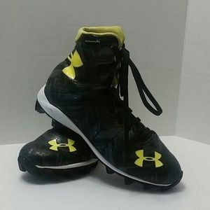 Kids 6Y Under Armour ClutchFit Football Cleats